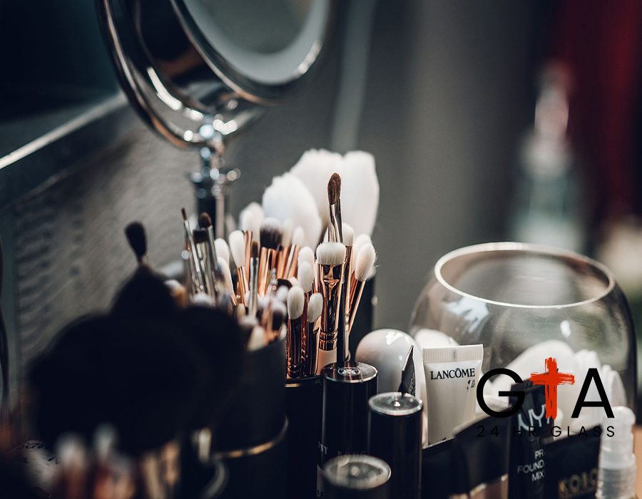 makeup-3081015_1280