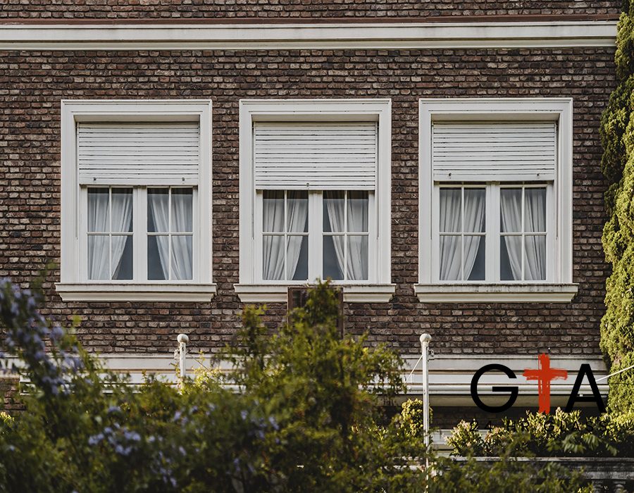 windows-apartment-building-city